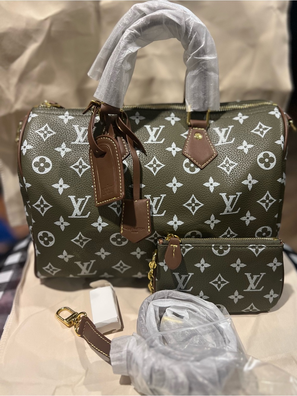 Elegant Fashion Green Monogram Satchel(30) with Pouch - NWOT - Picture 8 of 17